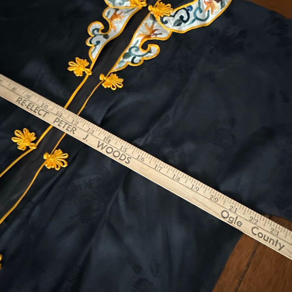 Vintage Jade Lantern Black Silk Embroidered Chinese Robe Duster Coat Floral Trim - Picture 14 of 16